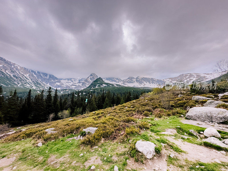 从kasprovy Wierch，波兰扎科帕内塔特拉山脉的景色。美丽的波兰风景，旅行摄影。